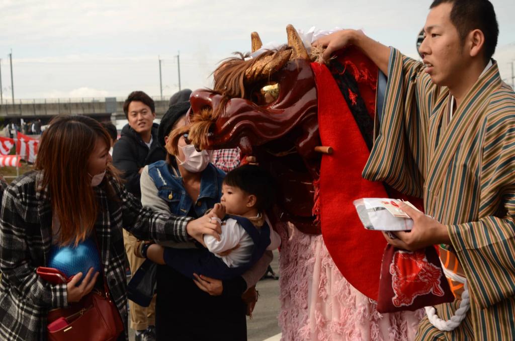 Initiatives to Pass on Traditions